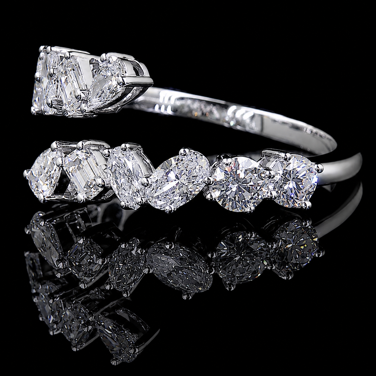 Alternating Princess and Round Diamond Band