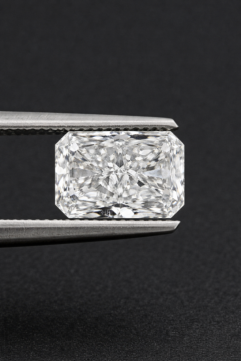 Radiant Cut Lab Grown Diamond | SGL Certified | E-F / VVS-VS | 0.20–4.00 CT